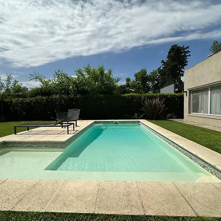 Divina Casa Con Parque Y Piscina Climatizada En Mini Barrio Cerrado Villa Del Viso Exterior photo