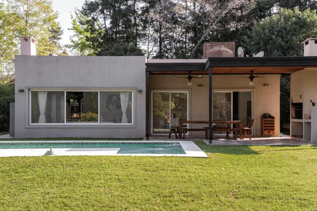 Holiday home Divina Casa Con Parque Y Piscina Climatizada En Mini Barrio Cerrado Del Viso