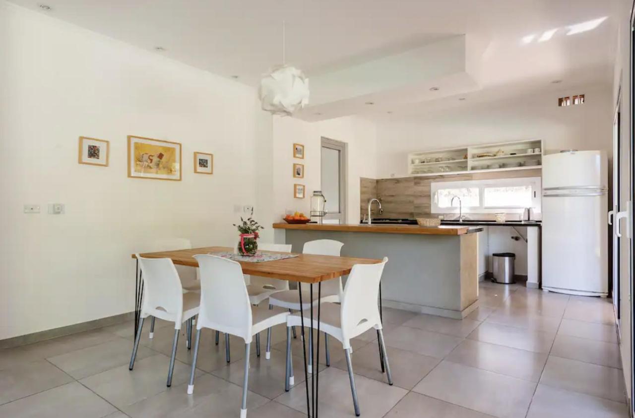 Divina Casa Con Parque Y Piscina Climatizada En Mini Barrio Cerrado