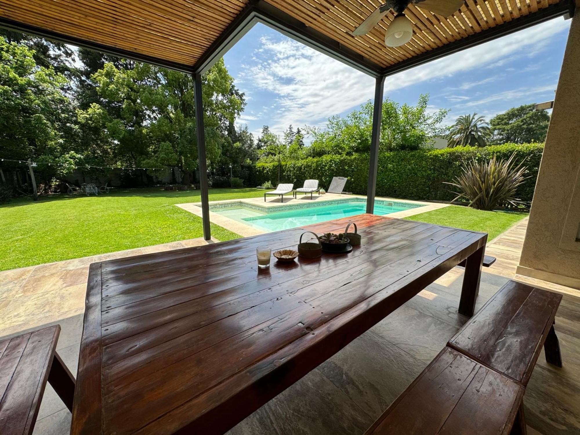 Divina Casa Con Parque Y Piscina Climatizada En Mini Barrio Cerrado
