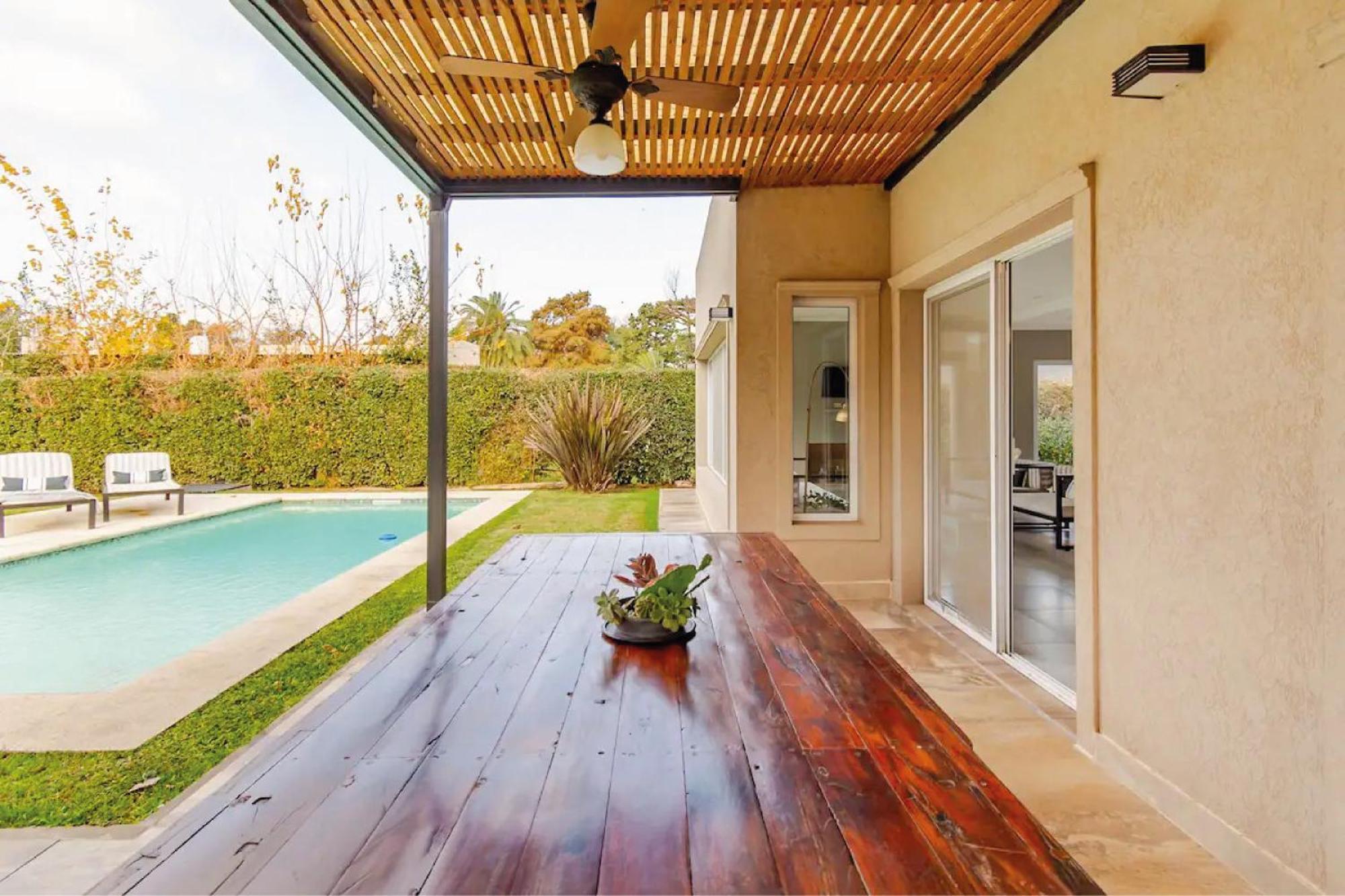 Divina Casa Con Parque Y Piscina Climatizada En Mini Barrio Cerrado Holiday home Del Viso