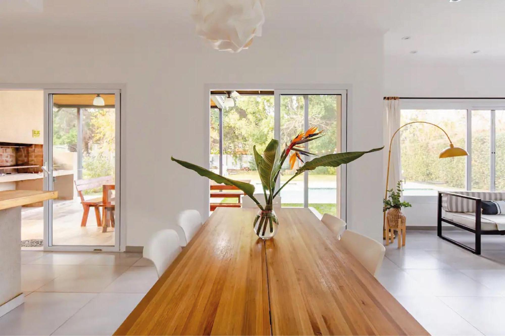 Divina Casa Con Parque Y Piscina Climatizada En Mini Barrio Cerrado Holiday home Del Viso