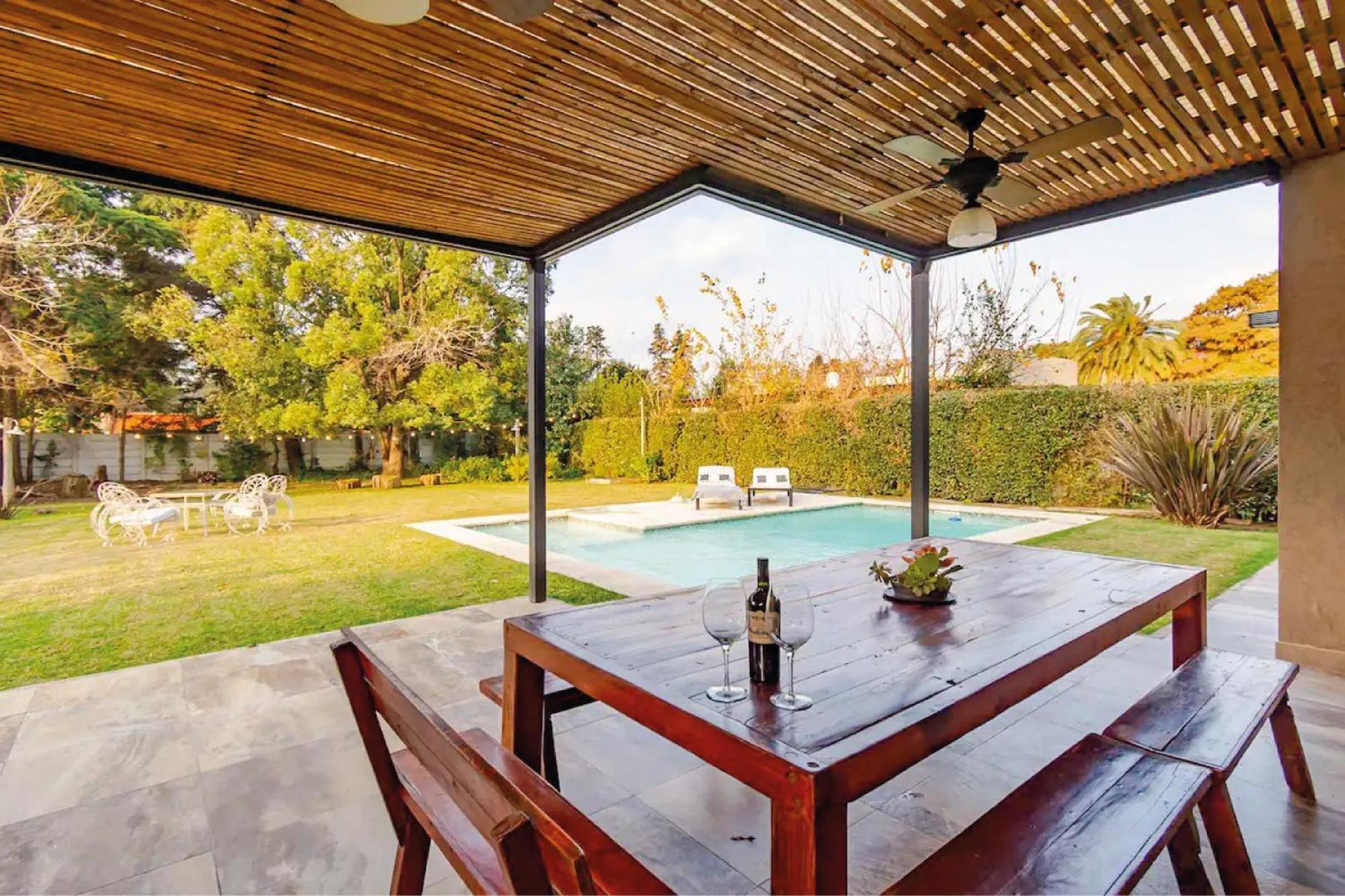 Divina Casa Con Parque Y Piscina Climatizada En Mini Barrio Cerrado *